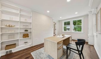 3801 LORCOM Ln N, Arlington, VA 22207