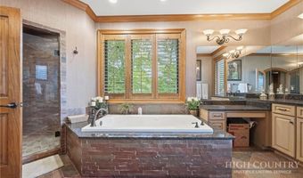 39 Crestview Ln, Banner Elk, NC 28604