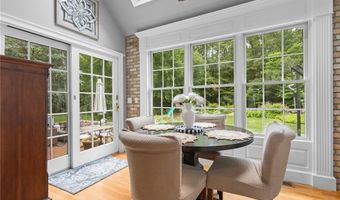 152 Glen Hills Dr, Cranston, RI 02920