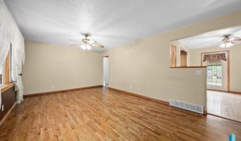 313 S 6th Ave, Brandon, SD 57005