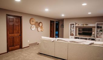 38404 142nd St, Aberdeen, SD 57401