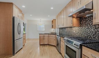 7607 MARYKNOLL Ave, Bethesda, MD 20817