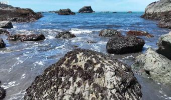 96370 NORTH Dr 8, Brookings, OR 97415