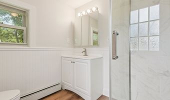 91 Grove St, Clinton, CT 06413