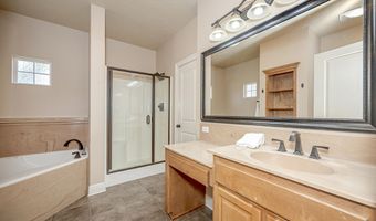 745 Champagne Dr, Biloxi, MS 39532