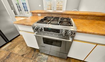 767 Twin Pines Cir, Ashland, OR 97520