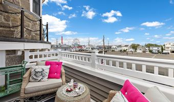 222 7TH St, Beach Haven, NJ 08008