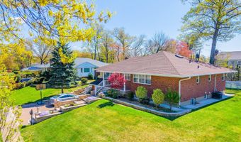 31 Edgemere Dr, Albertson, NY 11507