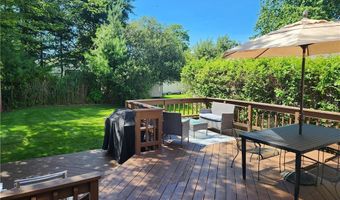 13 Deangelis Dr, Narragansett, RI 02882