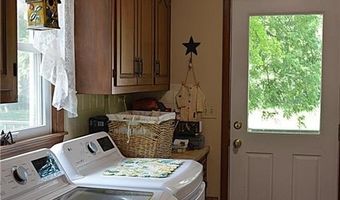13905 Leavenworth Rd, Basehor, KS 66007