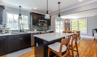 50 Searle Ave, Cranston, RI 02920