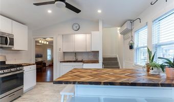 17 Oak Ave, East Providence, RI 02915