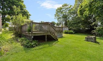 37 Reservoir Rd, Middletown, RI 02842