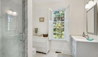 591 Ocean Ave, Newport, RI 02840