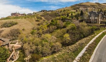 367 E HIDDEN LAKE Dr, Bountiful, UT 84010
