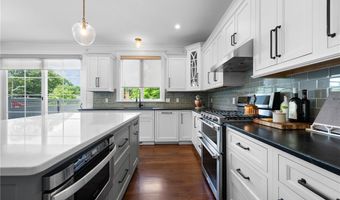 96 Evergreen St, Cumberland, RI 02864