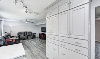 555 Hyannis Dr, Avon, IN 46123