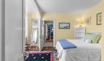 22 Greenough Pl, Newport, RI 02840