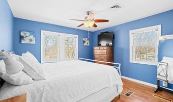 42 Lake Blvd, Aberdeen Twp., NJ 07747