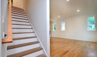 81 Club Dr, Berlin, CT 06037