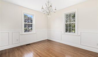 6 LARKSPUR Rd, Warwick, RI 02886
