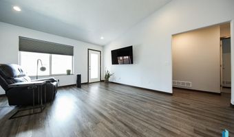 2714 E Sunburst Dr, Brandon, SD 57005