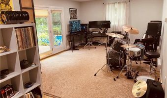 643 Middle Rd, East Greenwich, RI 02818