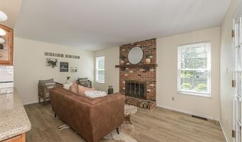 716 Reinke Rd, Ballwin, MO 63021