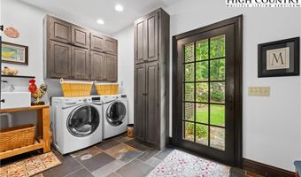 527 Red Tailed Hawk Rd, Banner Elk, NC 28604