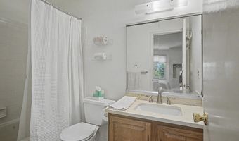 130 WOODEN CARRIAGE Dr, Hockessin, DE 19707