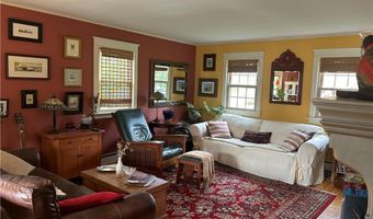7 Boulevard E, Middletown, RI 02842