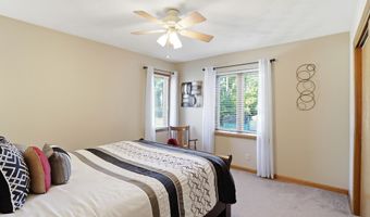 825 Queenswood Ct, Indianapolis, IN 46217