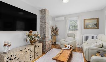 5 Conrad Ct, Newport, RI 02840