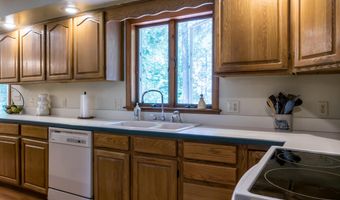 9 Kennebec Cir, Bath, ME 04530