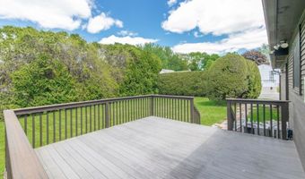 629 River Rd, Agawam, MA 01001