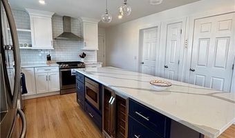 433 Wolcott Ave, Middletown, RI 02842