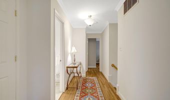 8304 FIVE GATES Rd, Annandale, VA 22003