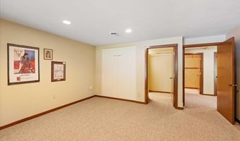 5870 Persimmon Dr, Fitchburg, WI 53711