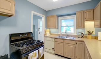 1404 N ROOSEVELT St N, Arlington, VA 22205