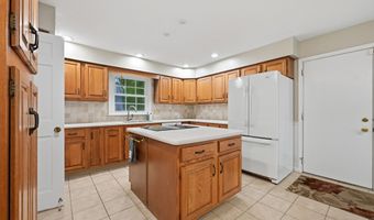 2 Banquo Brae Rd, Brookfield, CT 06804
