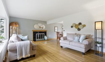237 N Pioneer Dr, Addison, IL 60101