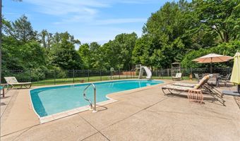 70 S Meadowcroft Dr, Akron, OH 44313