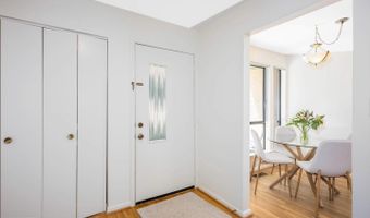 38 GREAT PINES Ct, Rockville, MD 20850
