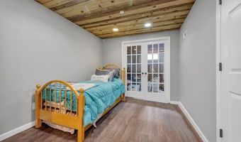 514 Great Hill Dr, Ballwin, MO 63021