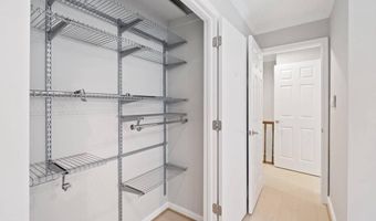 7322 Greentree Rd, Bethesda, MD 20817