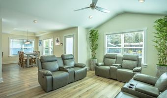 111 11th St, Apalachicola, FL 32320