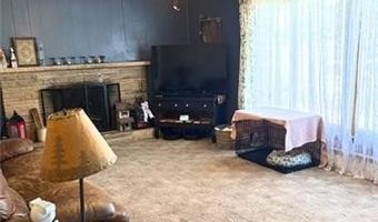 105 E Peery St, Albany, MO 64402