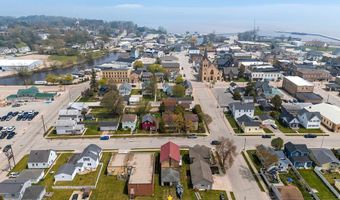 323 5TH St, Algoma, WI 54201
