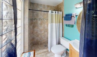 1239 IRIS St, Brookings, OR 97415