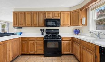 106 N River Dr, Narragansett, RI 02882